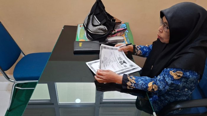 Kepala MIN 4 Batang Hari Lakukan Penandatanganan Legalisir Ijazah Siswa