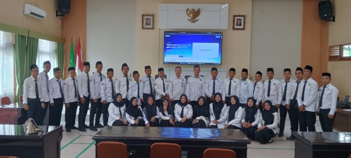 Hendrik, Yusuf, dan Ramlan Ikuti Orientasi PPPK Tahap 2 di Aula Kemenag Hendrik, Yusuf, dan Ramlan Ikuti Orientasi PPPK Tahap 2 di Aula Kemenag