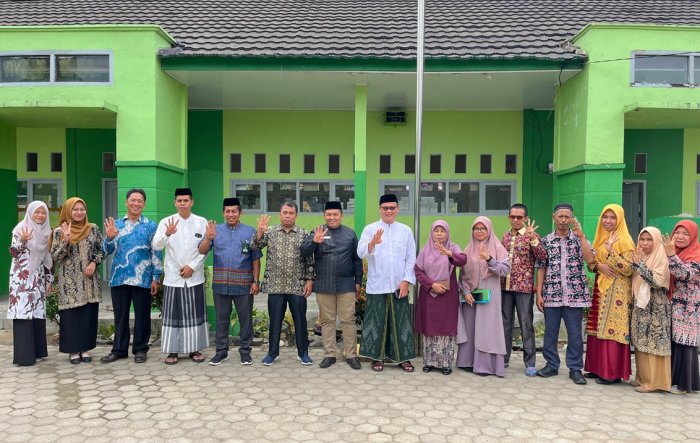 Kakan Kemenag Batang Hari Kunjungi MIN 4 Batang Hari Terkait Usulan Program Full Day School Kakan Kemenag Batang Hari Kunjungi MIN 4 Batang Hari Terkait Usulan Program Full Day School