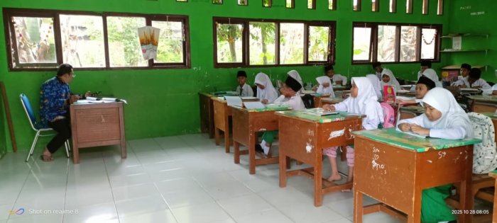 Sebelum Pelajaran SKI Dimulai, Siswa MIN 4 Batang Hari Baca Ayat Pendek Bersama