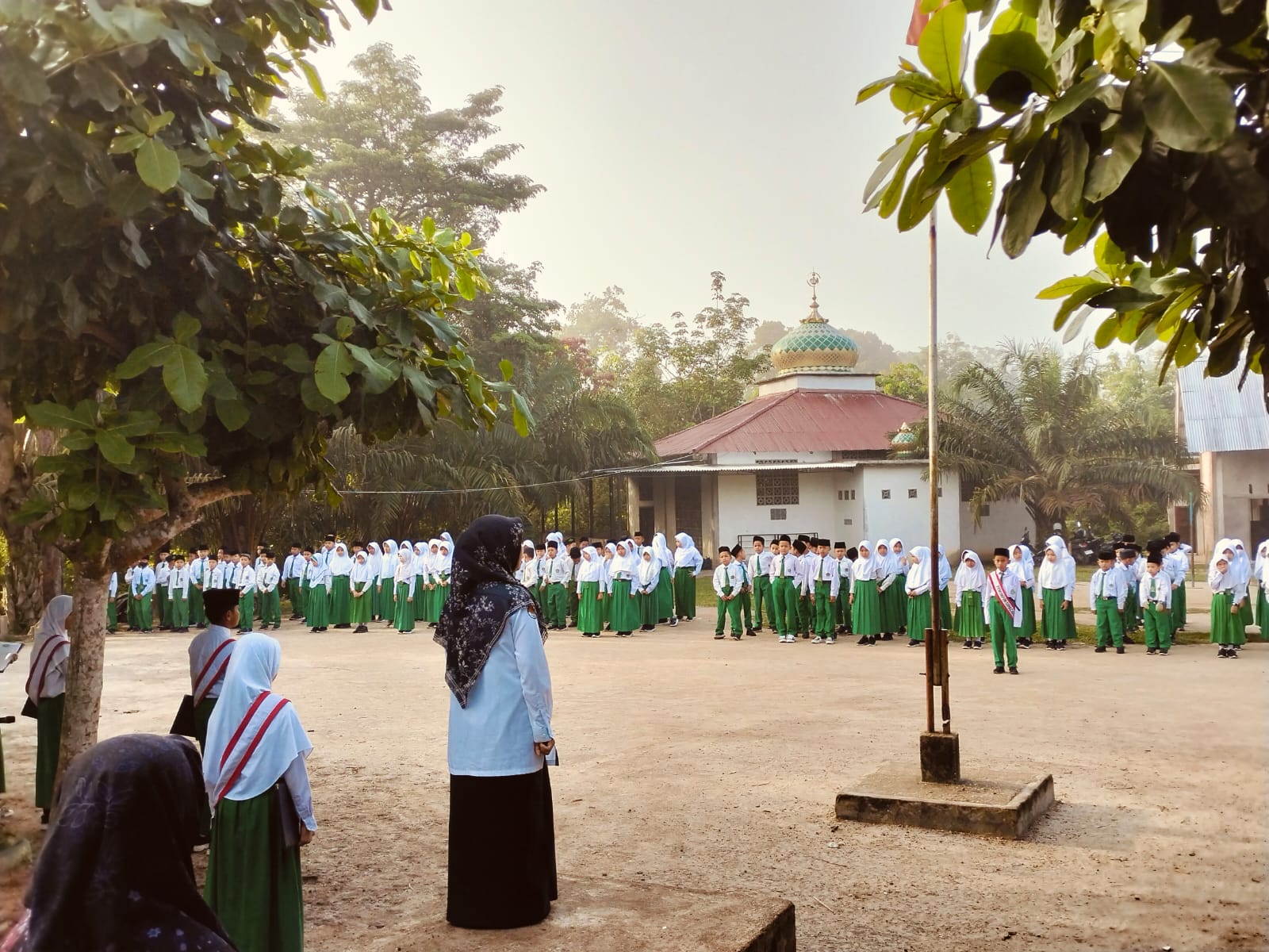 MIN 4 Batang Hari Peringati Hari Lahir Pancasila ke-80 dengan Khidmat