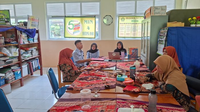 Pihak MBG Kunjungi MIN 4 Batang Hari untuk Silaturahmi dan Monitoring Program Pihak MBG Kunjungi MIN 4 Batang Hari untuk Silaturahmi dan Monitoring Program
