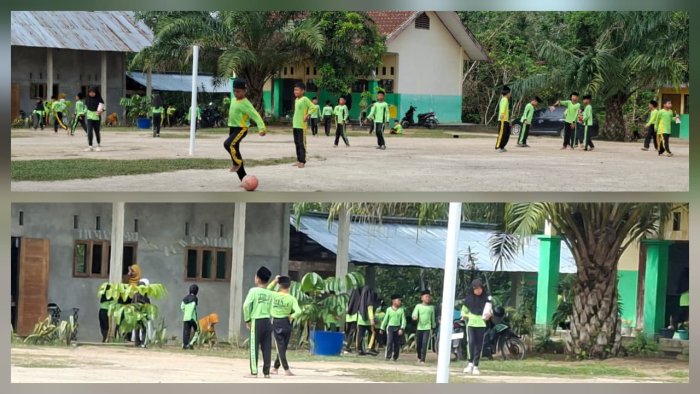 Siswa MIN 4 Batang Hari Bermain di Lapangan Saat Jam Istirahat