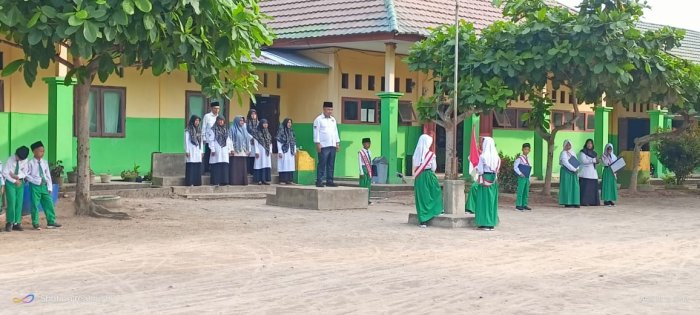 Menumbuhkan Disiplin dan Semangat Kebangsaan, MIN 4 Batang Hari Gelar Upacara Bendera Hari Senin