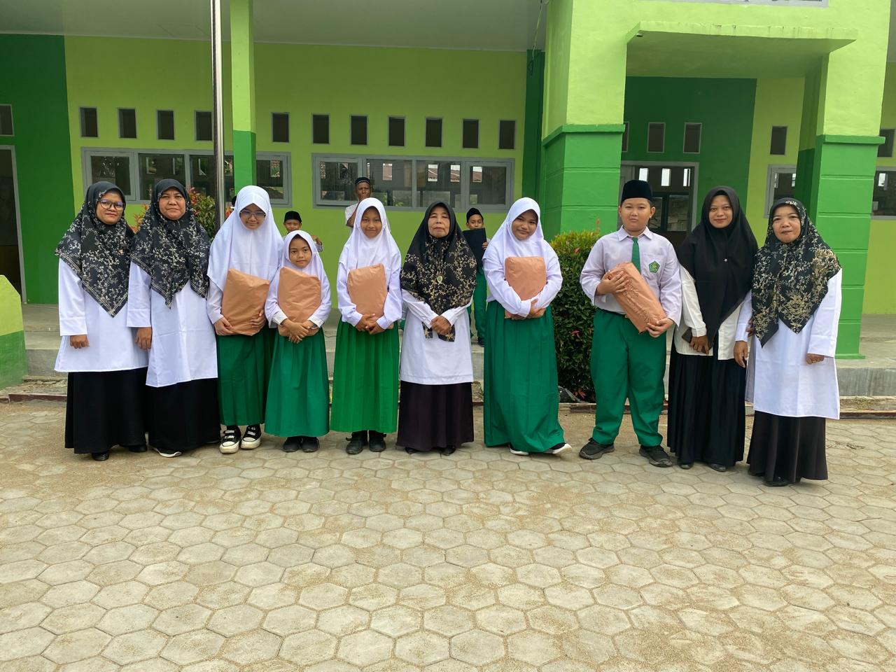 MIN 4 Batang Hari Berikan Reward kepada Juara KSM