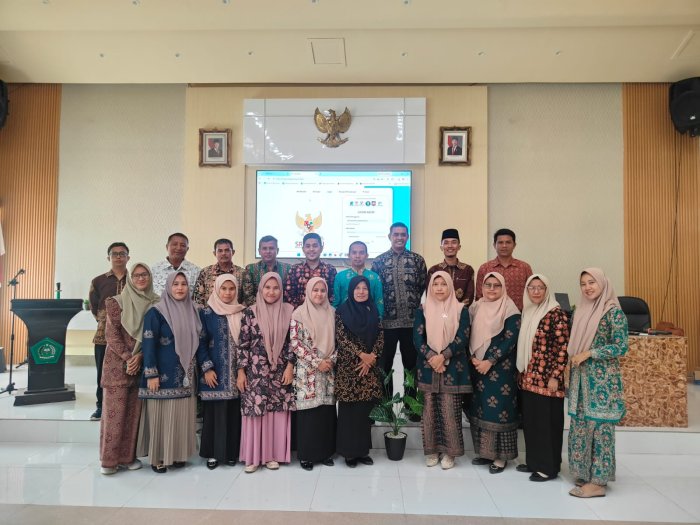 Staf TU MIN 4 Batang Hari Ikuti Rapat Penerapan Aplikasi SRIKANDI di Aula Kementerian Agama Staf TU MIN 4 Batang Hari Ikuti Rapat Penerapan Aplikasi SRIKANDI di Aula Kementerian Agama
