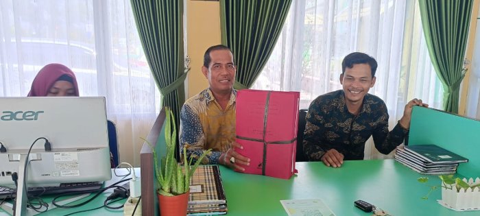 Guru Abdullah Muaz, S.Pd Serahkan Berkas Syarat Pengusulan Kenaikan Pangkat ke PTSP Kemenag Batang Hari