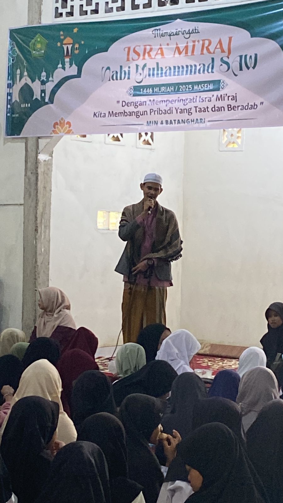 Refleksi Isra' Mi'raj di MIN 4 Batang Hari: Menjadi Generasi Beradab dan Taat Beribadah Refleksi Isra' Mi'raj di MIN 4 Batang Hari: Menjadi Generasi Beradab dan Taat Beribadah