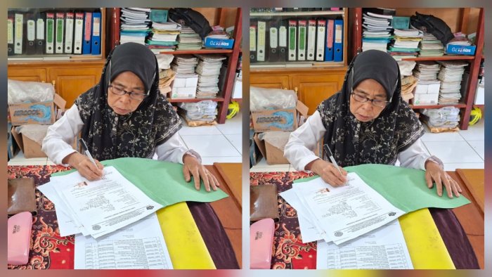Kepala MIN 4 Batang Hari Tandatangani Surat Keterangan Siswa Aktif untuk Dukung Administrasi Peserta Didik Kepala MIN 4 Batang Hari Tandatangani Surat Keterangan Siswa Aktif untuk Dukung Administrasi Peserta Didik