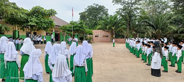 Tingkatkan Disiplin, MIN 4 Batang Hari Laksanakan Upacara Bendera Rutin