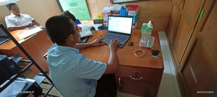 Operator EMIS MIN 4 Batang Hari Lakukan Input Data Siswa Operator EMIS MIN 4 Batang Hari Lakukan Input Data Siswa
