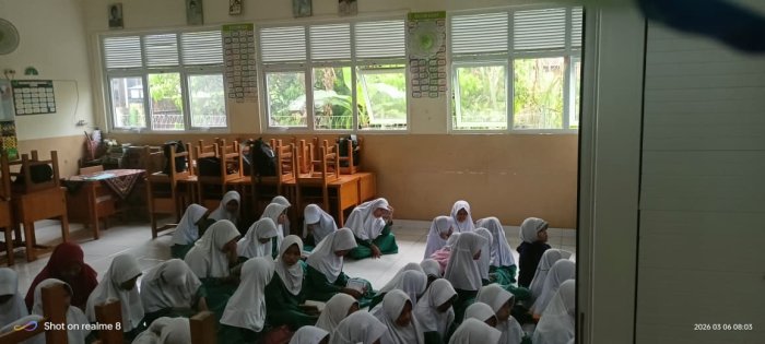 Yasinan Jumat Rutin Siswa Madrasah untuk Meningkatkan Keimanan