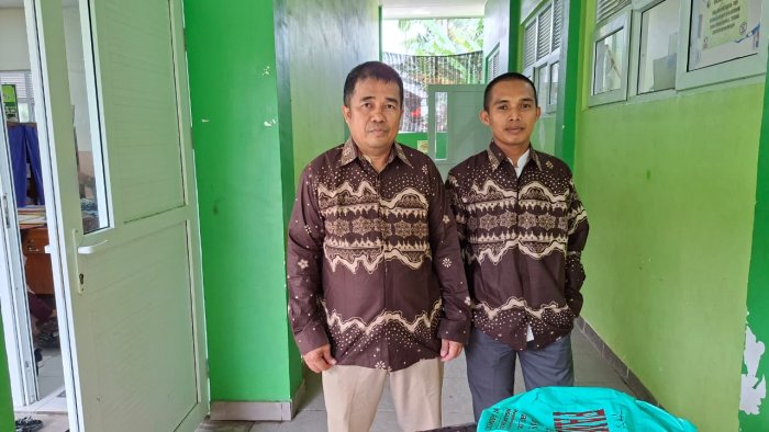Guru dan Staf TU MIN 4 Batang Hari Mencoba Baju Batik Baru Guru dan Staf TU MIN 4 Batang Hari Mencoba Baju Batik Baru