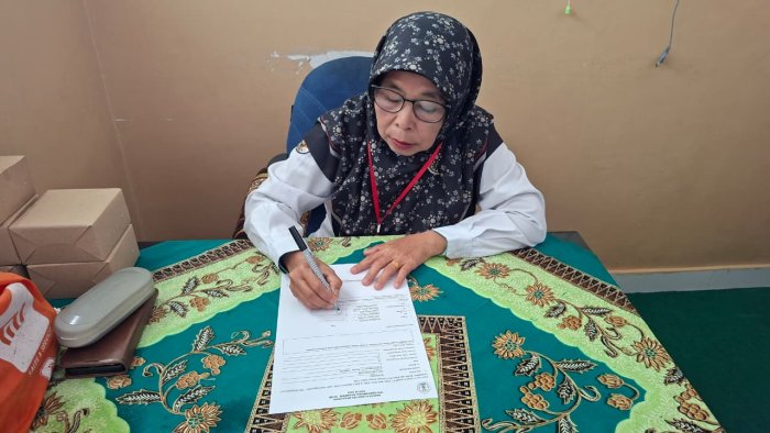 Kepala Madrasah Tanda Tangani Berita Acara Pelaksanaan TKA Kepala Madrasah Tanda Tangani Berita Acara Pelaksanaan TKA