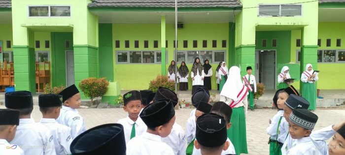 MIN 4 Batang Hari Gelar Upacara Bendera Peringati Hari Pahlawan Nasional