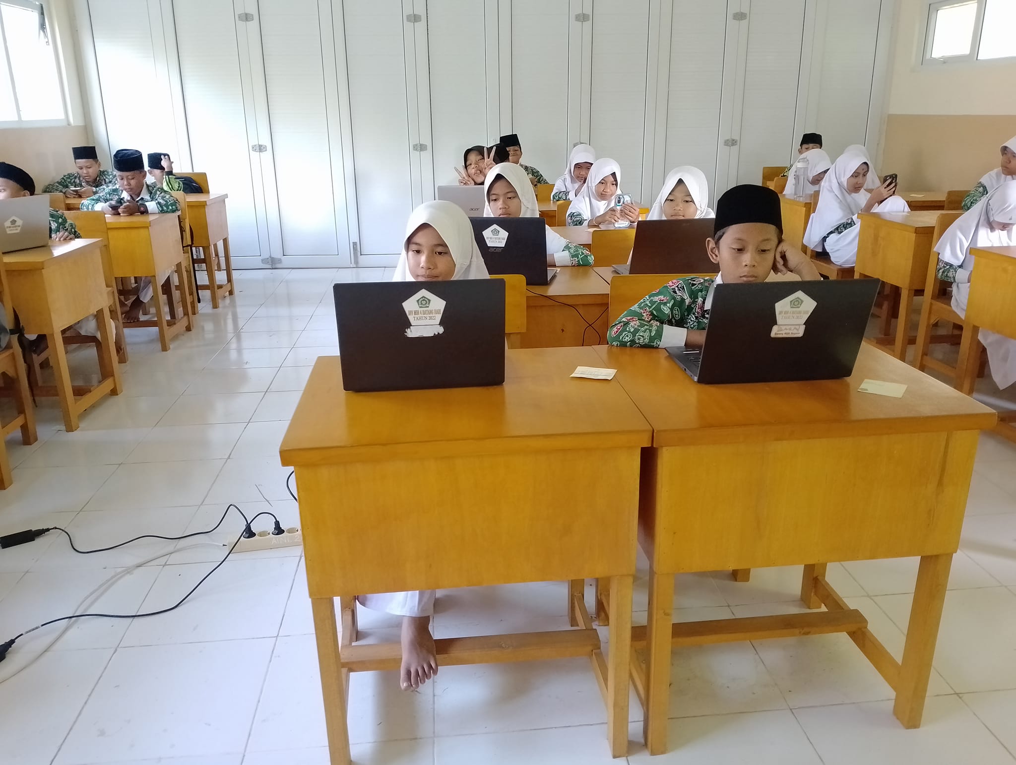 Gangguan Jaringan Warnai Pelaksanaan AKMI di MIN 4 Batang Hari