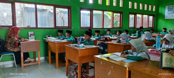 Siswa Kelas 3B MIN 4 Batang Hari Biasakan Diri dengan Pembacaan Ayat-Ayat Pendek Setiap Pagi