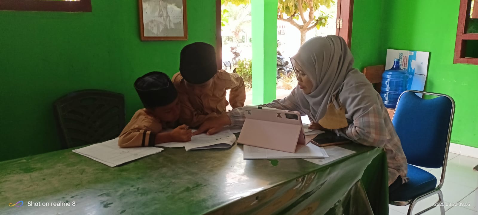Dedikasi Guru MIN 4 Batang Hari Demi Sukseskan Siswa di Kompetisi Sains Madrasah