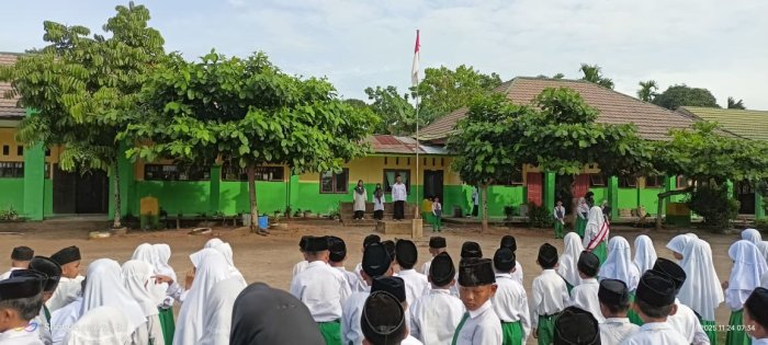 MIN 4 Batang Hari Gelar Upacara Senin MIN 4 Batang Hari Gelar Upacara Senin