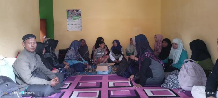 Keluarga Besar MIN 4 Batang Hari Gelar Takziah ke Rumah Wali Murid