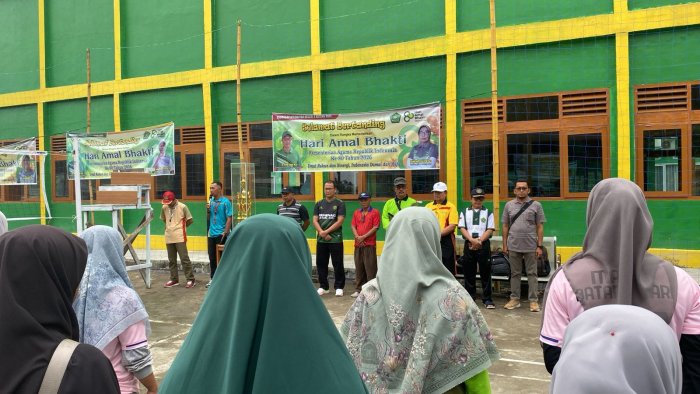 Guru Madrasah Ibtidaiyah Negeri 4 Batang Hari Ikuti Pertandingan Bola Voli Putra dan Putri