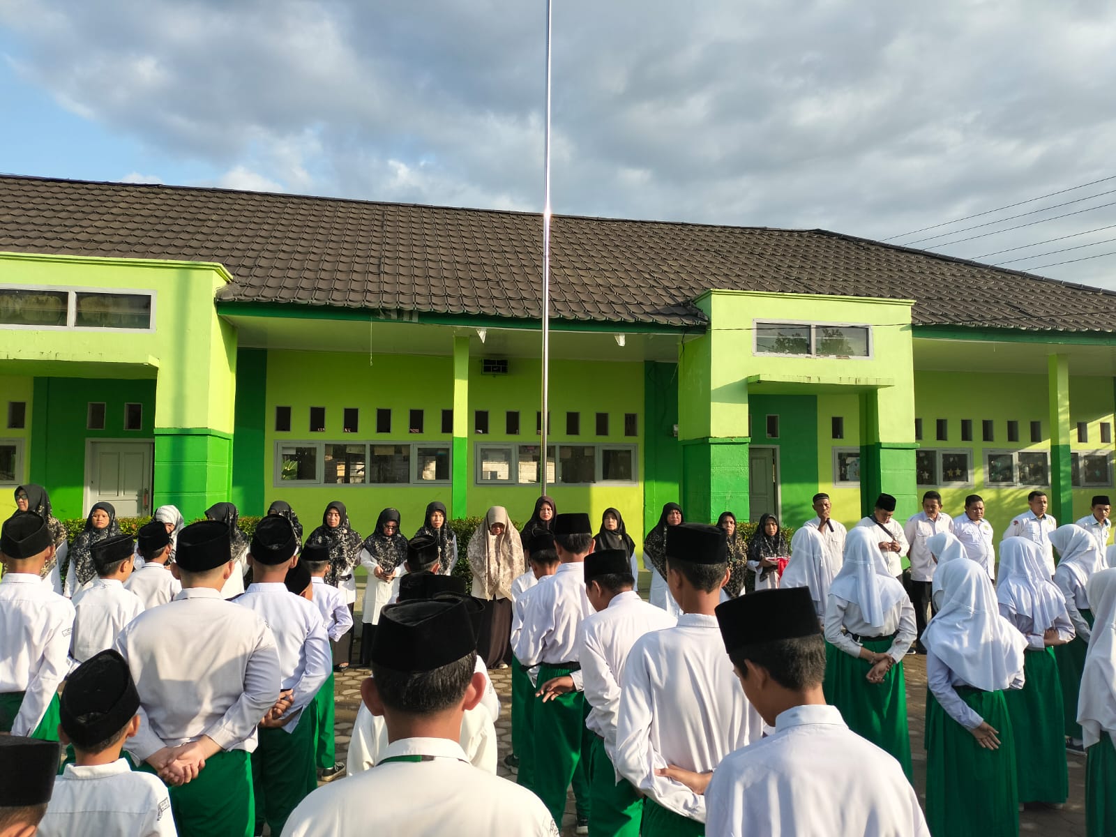 54 Siswa MIN 4 Batang Hari Ikuti Ujian Madrasah Secara Online