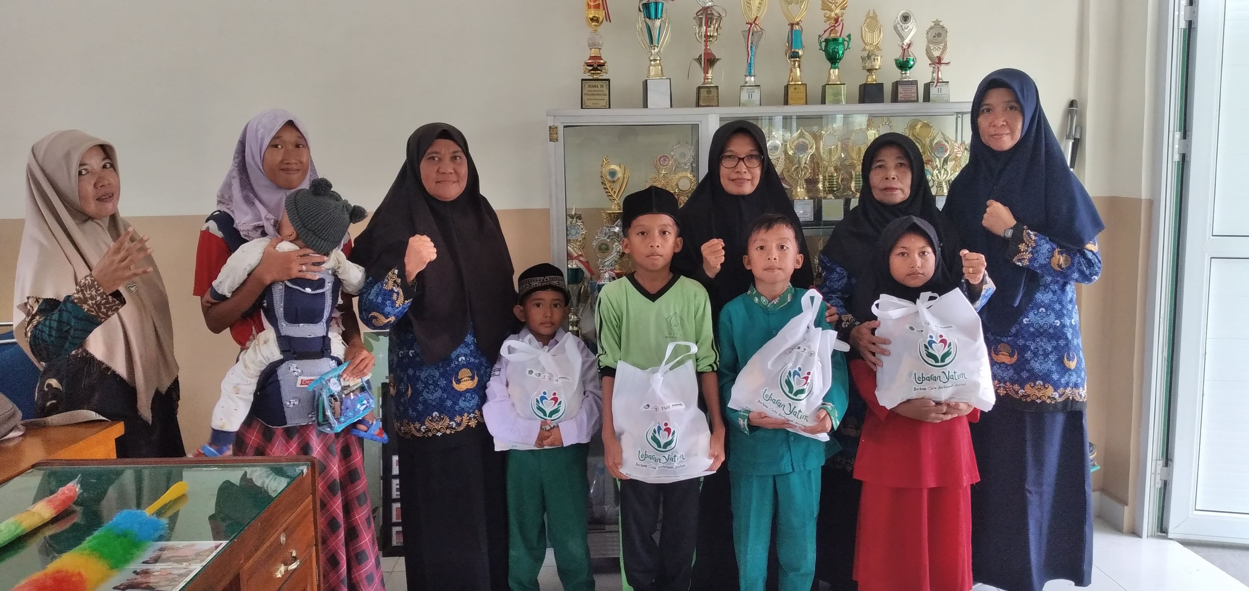 MIN 4 Batang Hari Berbagi di Tahun Baru Islam dan Lebaran Yatim