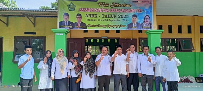 Kunjungan Ketua Tim Monev Seksi Penmad Saat Pelaksanaan ANBK di MIN 4 Batang Hari