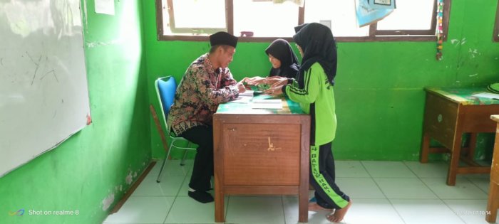 MIN 4 Batang Hari Terapkan Disiplin Kebersihan Kuku untuk Jaga Kesehatan Siswa