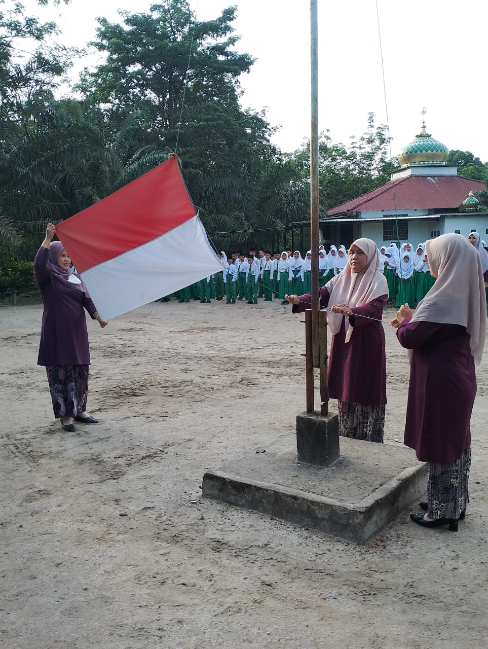 Peringati Hari Kartini, MIN 4 Batang Hari Tampilkan Peran Perempuan dalam Dunia Pendidikan