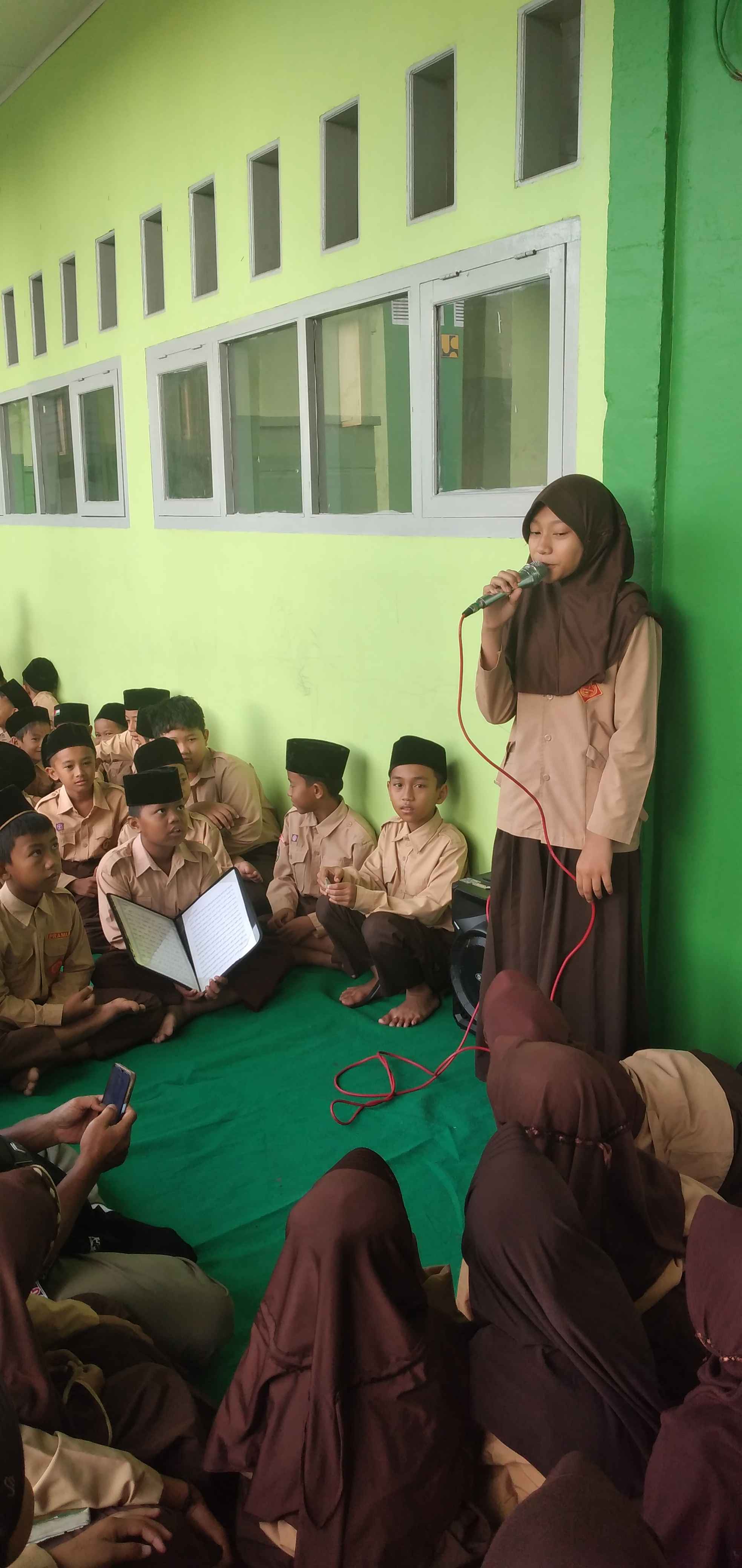 Spirit Pagi Jumat: Siswa MIN 4 Batang Hari Bergiliran Pimpin Yasin dan Kultum Spirit Pagi Jumat: Siswa MIN 4 Batang Hari Bergiliran Pimpin Yasin dan Kultum