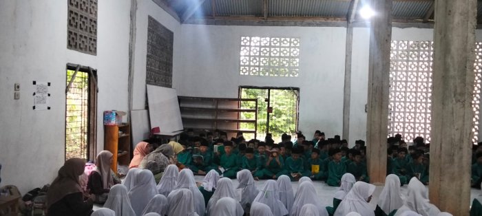 Suasana Khidmat Warnai Kegiatan Yasinan Jumat Rutin di MIN 4 Batang Hari