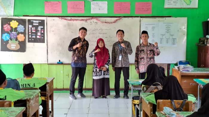 MIN 4 Batang Hari Terima Kunjungan Sosialisasi dari Tim Brain Academy Center by Ruang Guru di Kelas V A dan VI A MIN 4 Batang Hari Terima Kunjungan Sosialisasi dari Tim Brain Academy Center by Ruang Guru di Kelas V A dan VI A