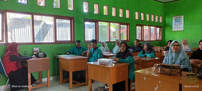 Kepala Madrasah, Tenaga Pendidik, dan Staf TU MIN 4 Batang Hari Gelar Rapat Persiapan Program Full Day School