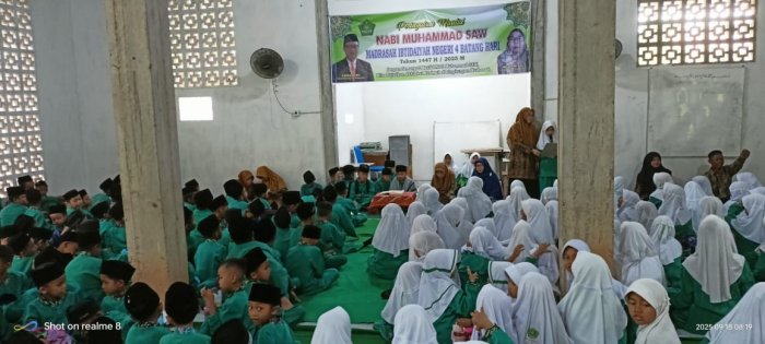 MIN 4 Batang Hari Gelar Peringatan Maulid Nabi dengan Penuh Khidmat