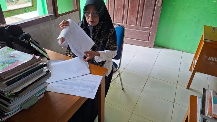 Kepala MIN 4 Batang Hari Tanda Tangani Rekapitulasi Presensi dan E-Kinerja ASN