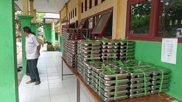 MBG Tiba di MIN 4 Batang Hari, Siswa Sambut dengan Antusias MBG Tiba di MIN 4 Batang Hari, Siswa Sambut dengan Antusias