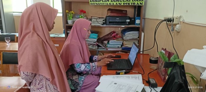 Guru MIN 4 Batang Hari Mantapkan Kinerja melalui Pengisian Data PKG