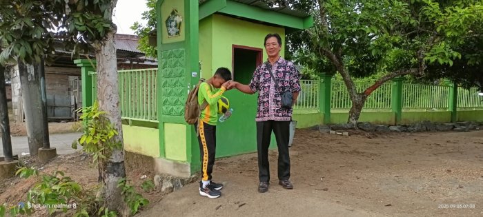 MIN 4 Batang Hari Terapkan 5 S dalam Menyambut Kedatangan Siswa