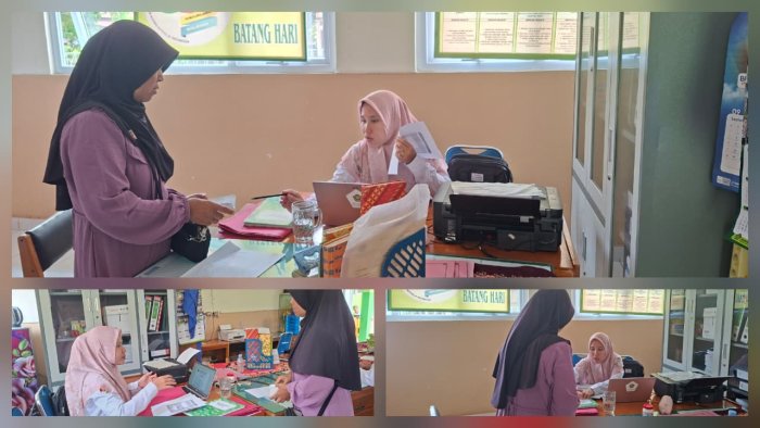 Staf TU Sulastri, S.E. Layani Kelengkapan Berkas PIP dengan Ramah dan Teliti Staf TU Sulastri, S.E. Layani Kelengkapan Berkas PIP dengan Ramah dan Teliti