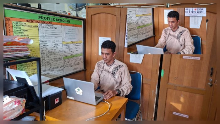 Staf TU Hendrik Pratama Laksanakan Pencetakan LCKH Guru