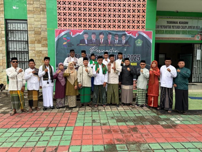 Upacara Hari Santri Nasional di Kantor Kemenag Batang Hari, Kakan Kemenag Bertindak Sebagai Pembina Upacara Upacara Hari Santri Nasional di Kantor Kemenag Batang Hari, Kakan Kemenag Bertindak Sebagai Pembina Upacara